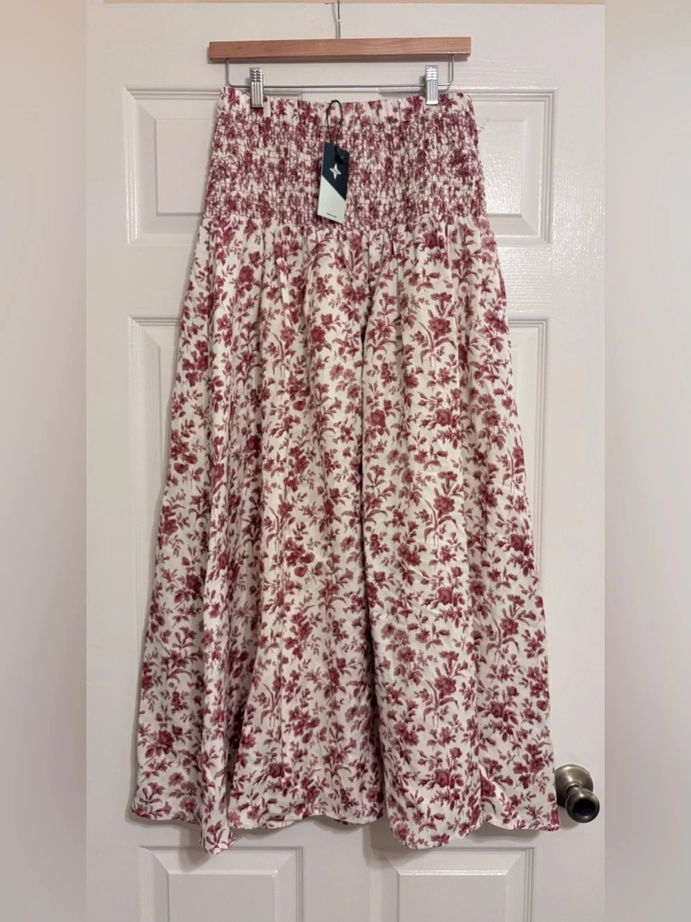 Tuckernuck Pomegranate Bloom Smocked Benson Skirt size M